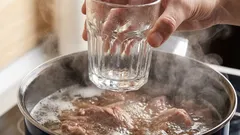 Why put a glass in the pot when cooking meat: almost no one knows about this method.