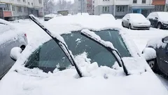  Should windshield wipers be raised during snowfall? Winter tips for motorists